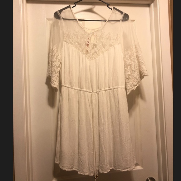 Beautiful ivory dress size:XL😍❤️ - Picture 3 of 4